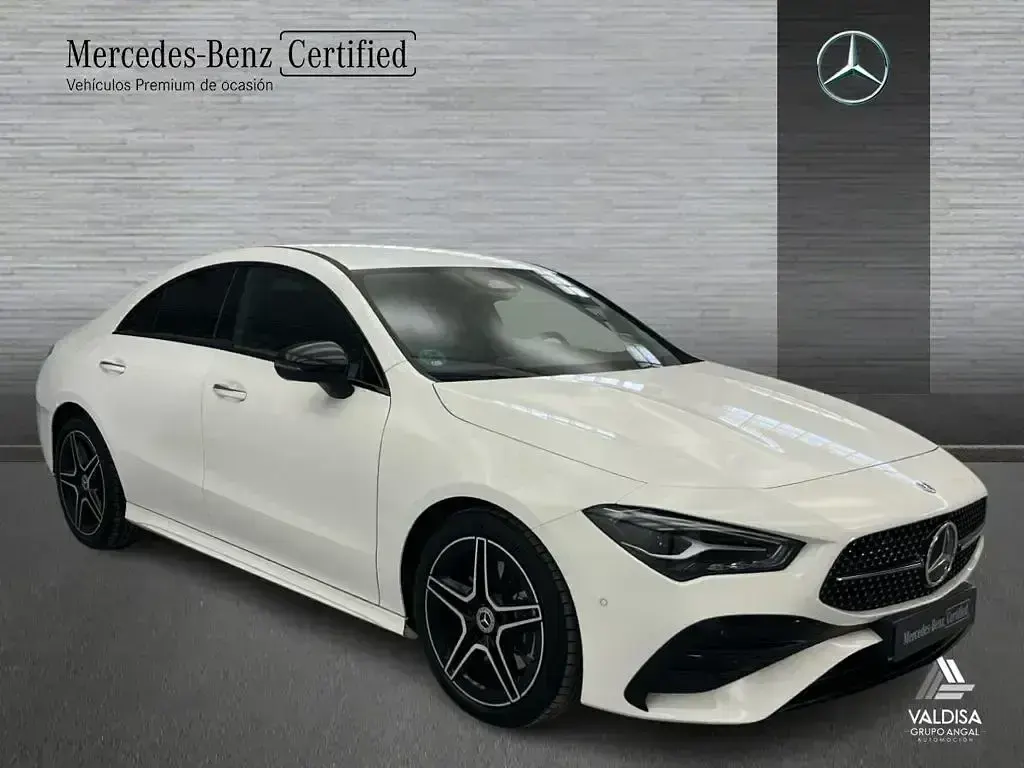 Usado Mercedes CLA220 AMG line 190 CV (139 kW) 2025 Blanco Berlina