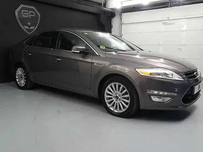 Usado Ford Mondeo Titanium 163 CV (119 kW) 2012 Gris / plata Berlina
