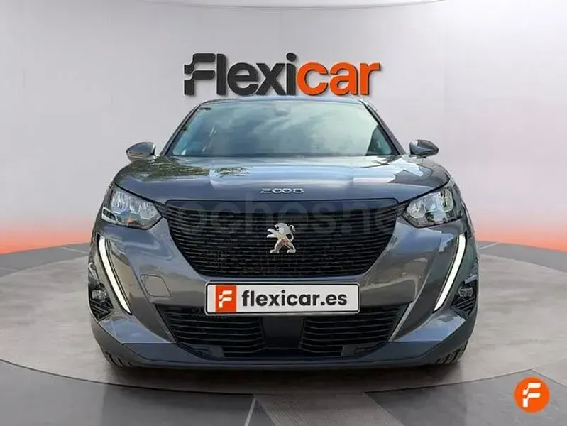 Usado Peugeot 2008 Active 110 CV (80 kW) 2021 Gris / plata SUV