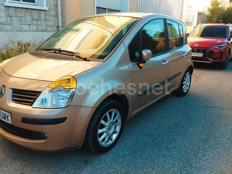 Usado Renault Modus Expression 100 CV (73 kW) 2005 Beige Monovolumen