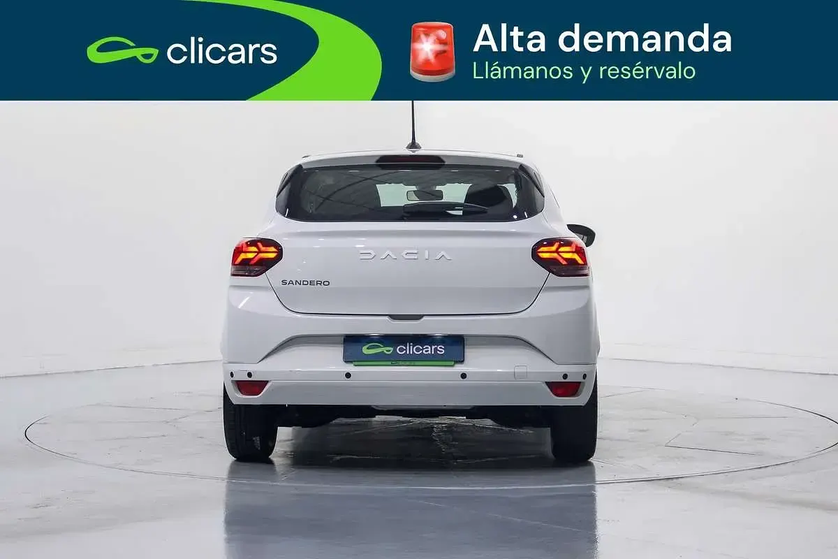 Usado Dacia Sandero Expression 101 CV (74 kW) 2023 Blanco Utilitario