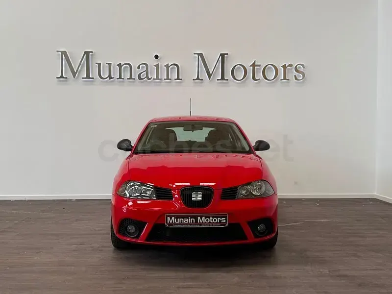 Usado Seat Ibiza Reference 100 CV (73 kW) 2006 Rojo Utilitario