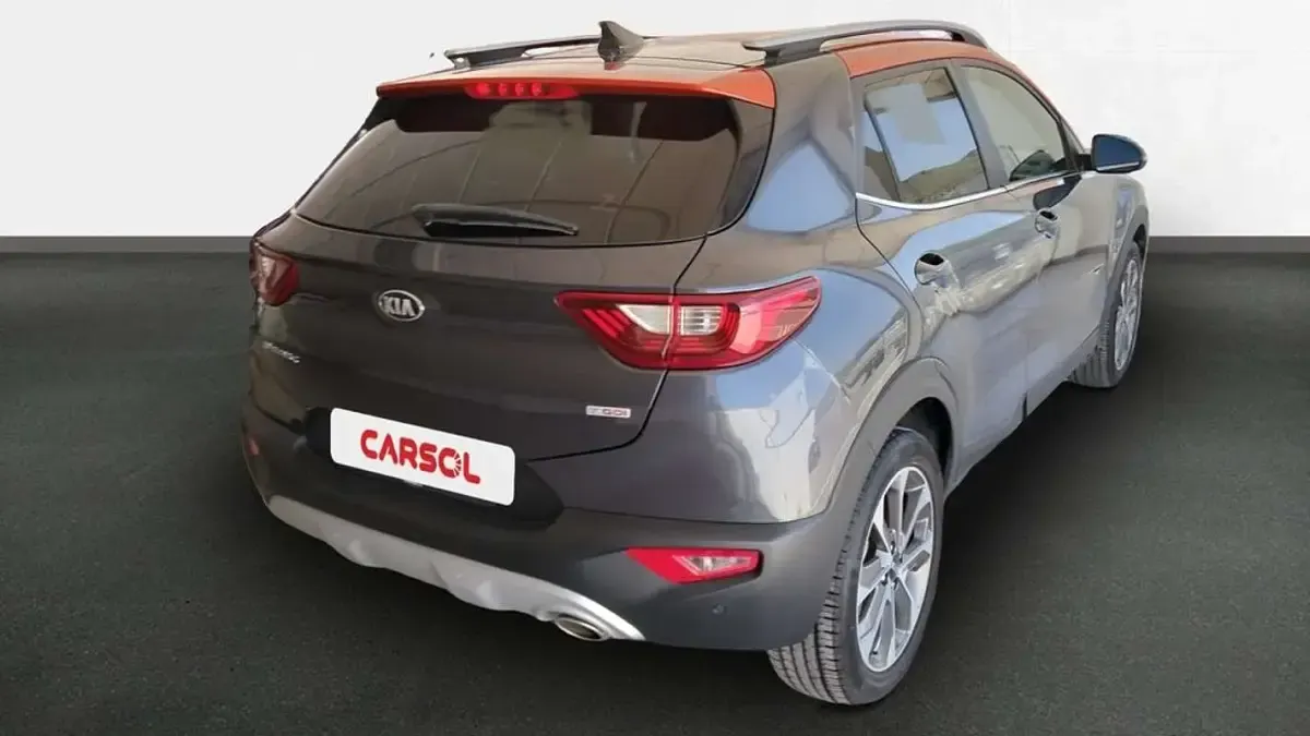 Usado Kia Stonic 84 CV (61 kW) 2019 Gris SUV