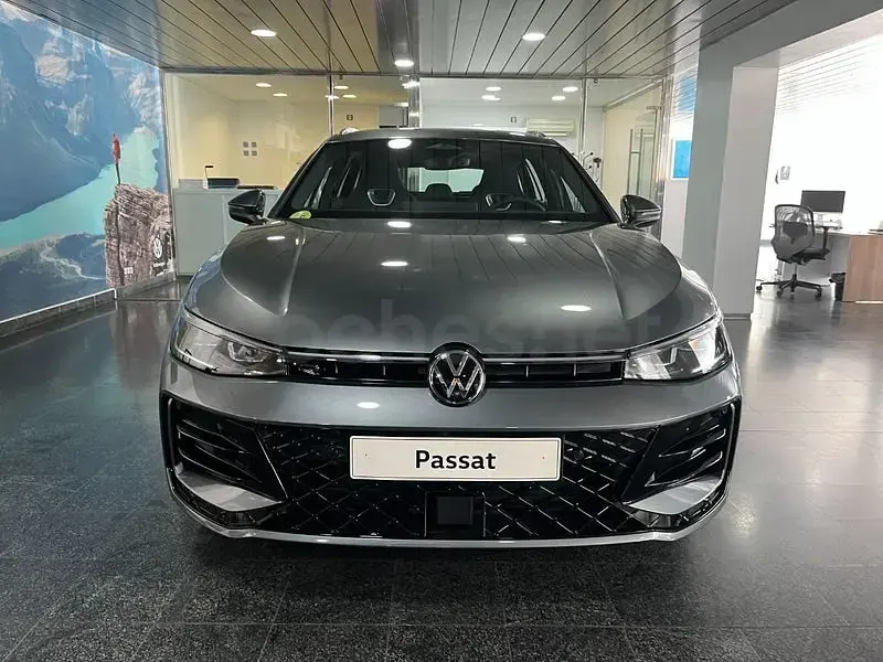 Nuevo VW Passat R-line 150 CV (110 kW) 2026 Gris / plata Familiar