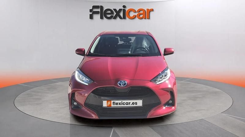Usado Toyota Yaris Hybrid Active 116 CV (85 kW) 2023 Rojo Utilitario