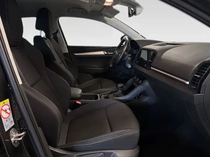 Usado Skoda Karoq Selection 150 CV (110 kW) 2025 Negro SUV