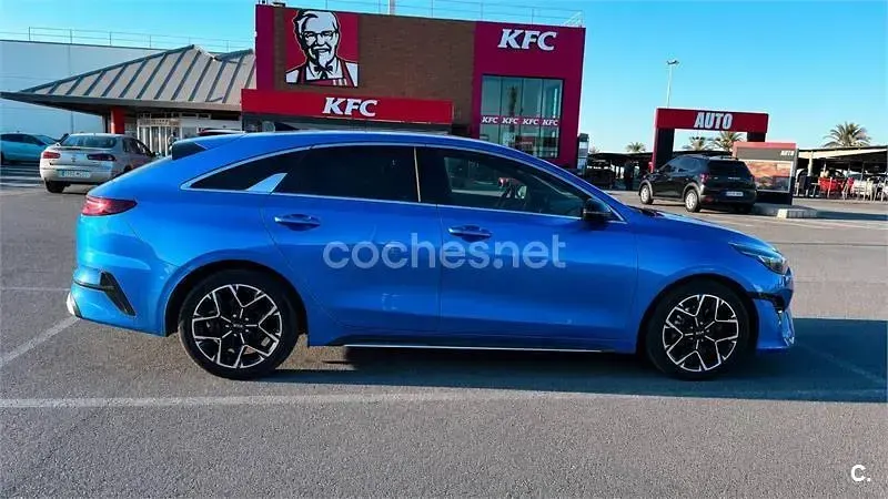 Usado Kia ProCeed GT-Line 160 CV (117 kW) 2023 Azul Familiar