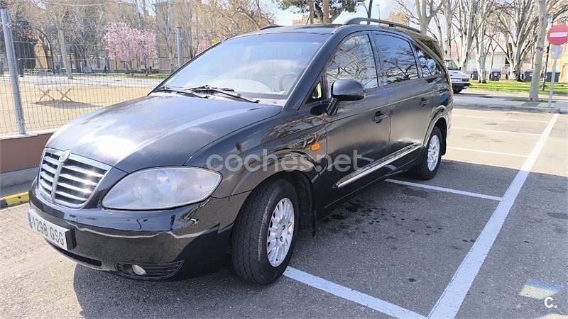 Usado Ssangyong (KGM) Rodius 165 CV (121 kW) 2009 Negro Monovolumen
