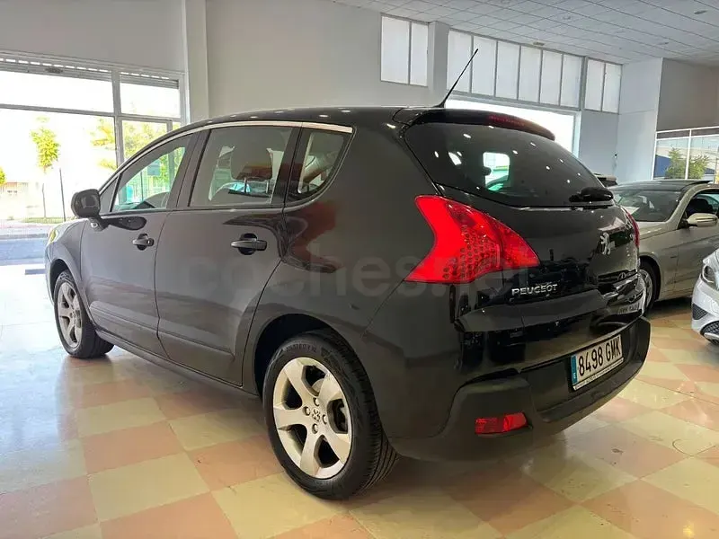 Usado Peugeot 3008 Premium 110 CV (80 kW) 2009 Negro Familiar
