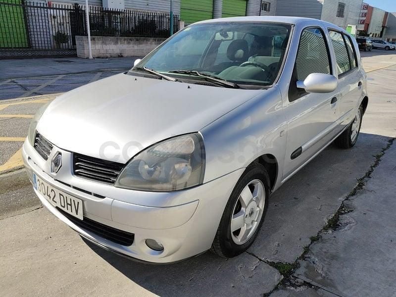Usado Renault Clio II Expression 85 CV (62 kW) 2005 Gris / plata Berlina
