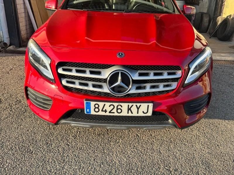 Begagnad Mercedes GLA200 156 HK (114 kW) 2019 Röd SUV