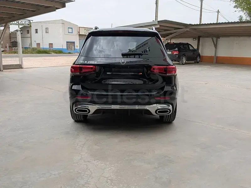 Usado Mercedes GLB200 150 CV (110 kW) 2024 Negro SUV