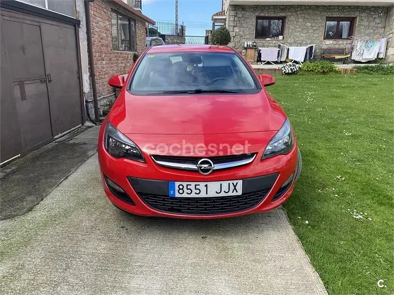 Usado Opel Astra Selective 110 CV (80 kW) 2015 Rojo Berlina