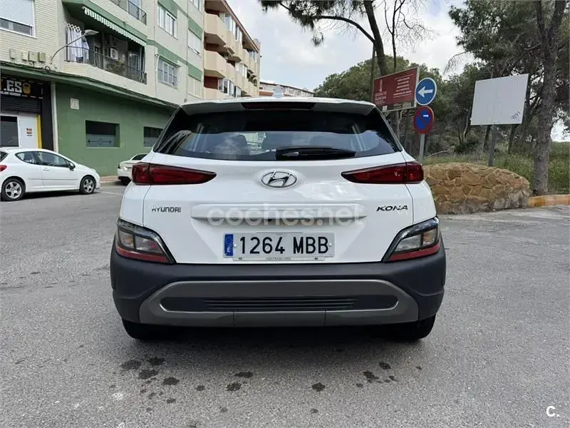 Usado Hyundai Kona 120 HP (88 kW) 2022 Branco SUV