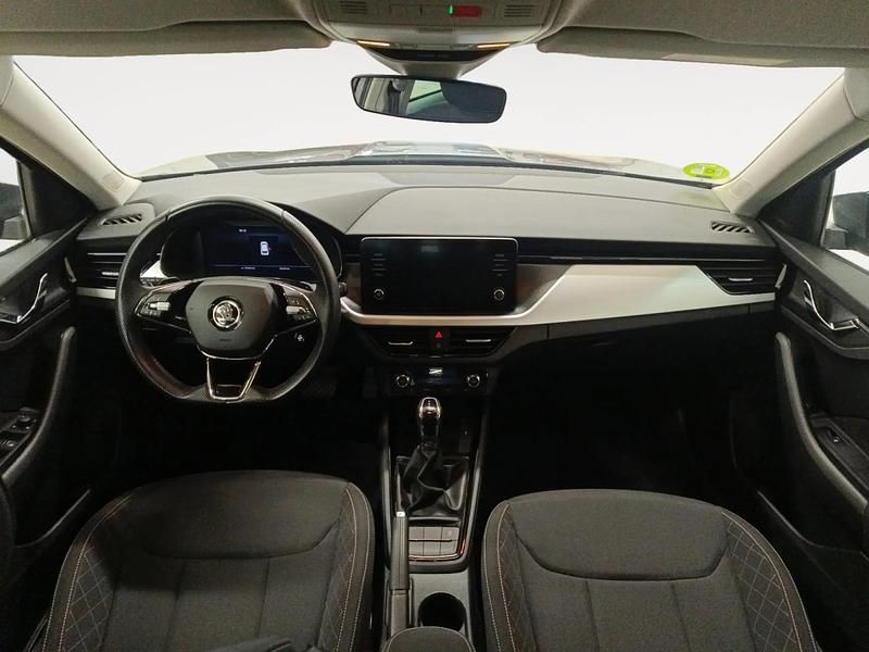 Usado Skoda Kamiq Ambition 150 CV (110 kW) 2023 Gris/plata SUV