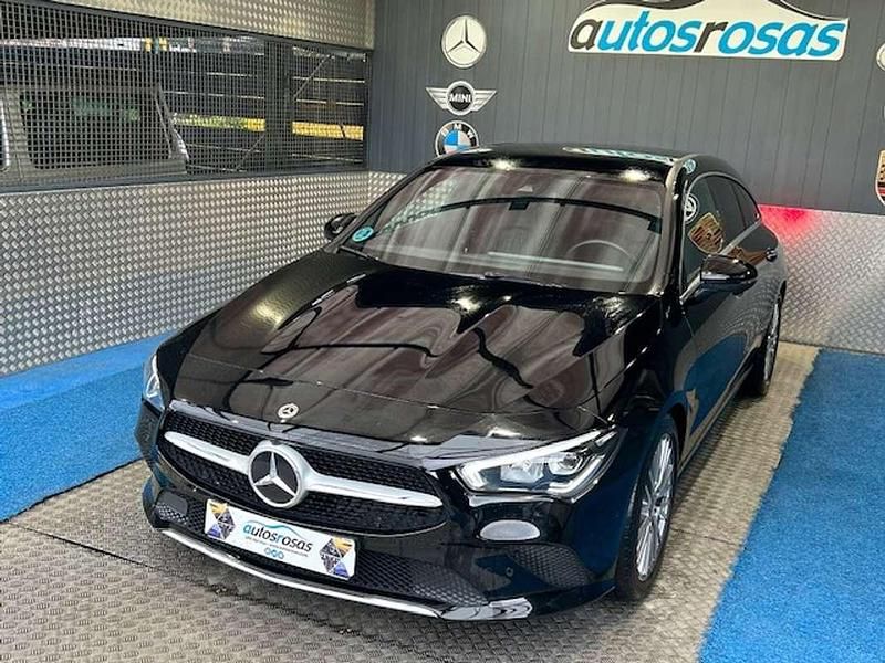 Usado Mercedes CLA200 Shooting Brake 150 CV (110 kW) 2022 Negro Familiar
