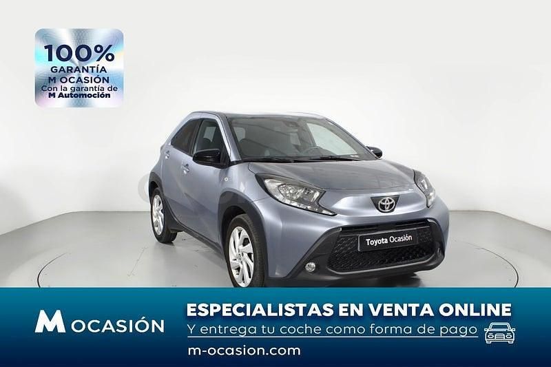Usado Toyota Aygo X Play 72 CV (52 kW) 2024 Gris / plata SUV