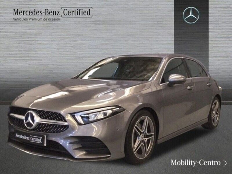 Mountaingrau met. Usado 2021 Mercedes A200 AMG line Berlina | 27.900 € (Super precio) - Imagen 1/4