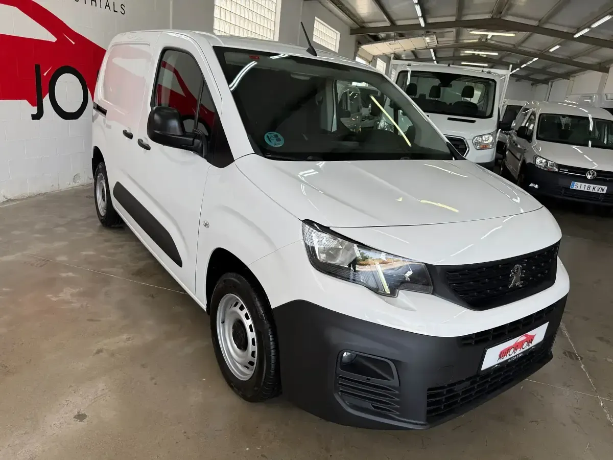 Usado Peugeot Partner S 100 CV (73 kW) 2021 Blanco Monovolumen