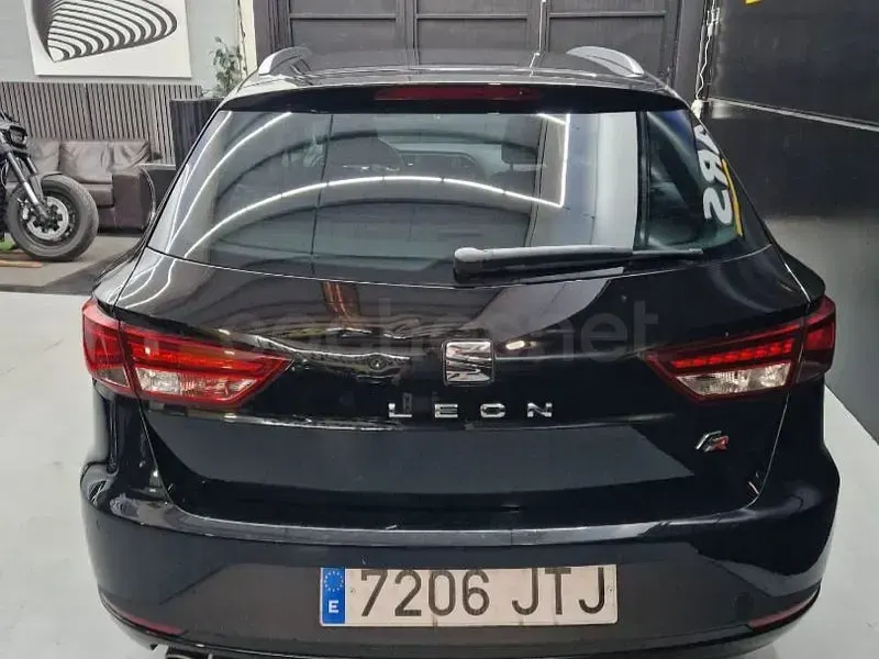 Usado Seat Leon FR 150 CV (110 kW) 2016 Negro Familiar