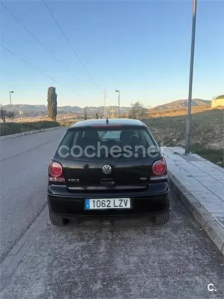 Usado VW Polo Advance 80 CV (58 kW) 2007 Negro Utilitario
