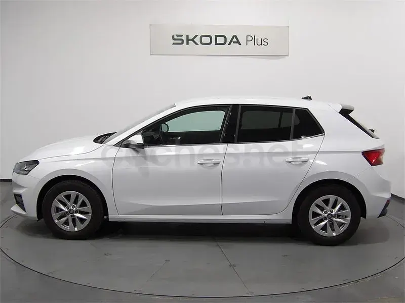 Usado Skoda Fabia Selection 95 CV (69 kW) 2025 Blanco Utilitario