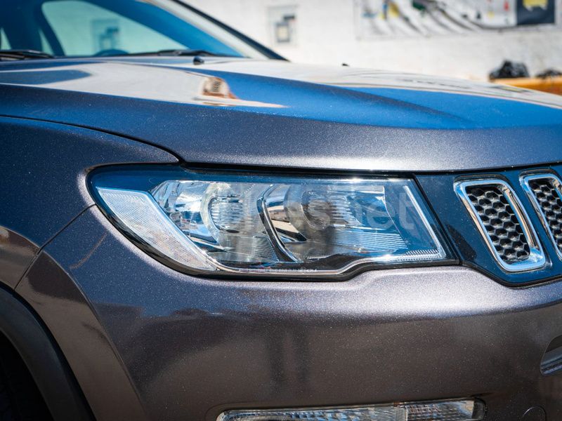 Usado Jeep Compass Sport 140 CV (102 kW) 2019 Gris / plata SUV