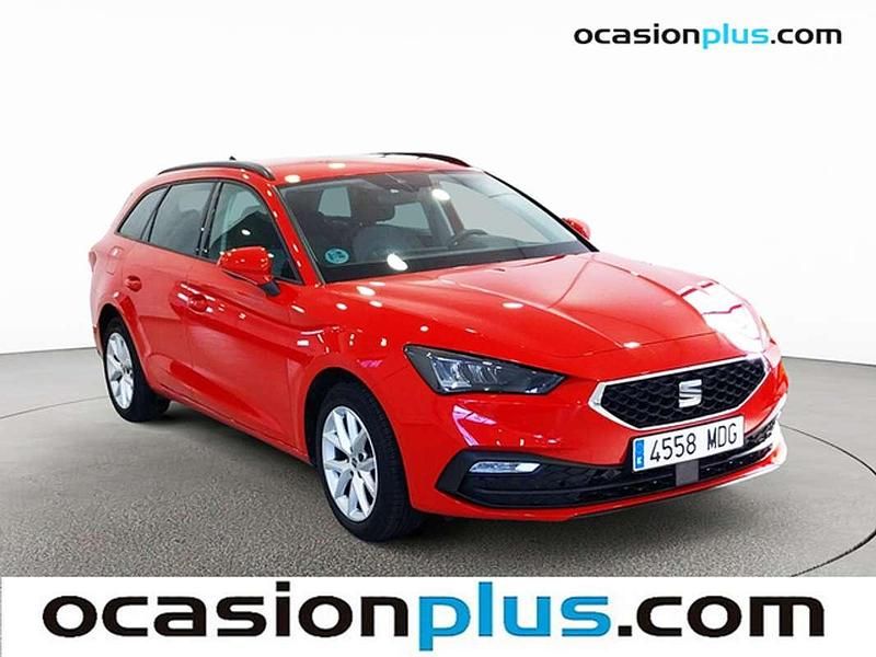 Usado Seat Leon ST Style 110 CV (80 kW) 2023 Rojo Familiar