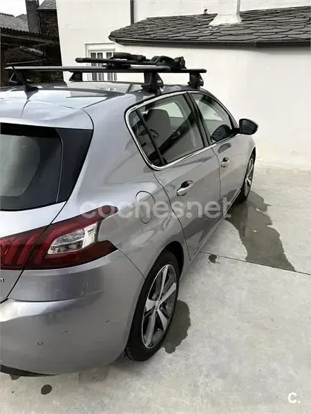 Usado Peugeot 308 Allure 120 CV (88 kW) 2016 Gris / plata Berlina