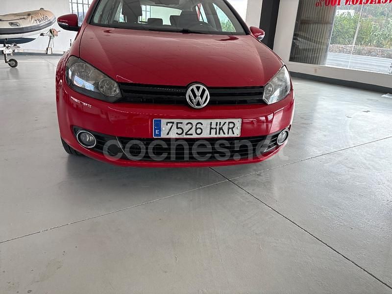 Usado VW Golf VII 105 CV (77 kW) 2012 Rojo Berlina