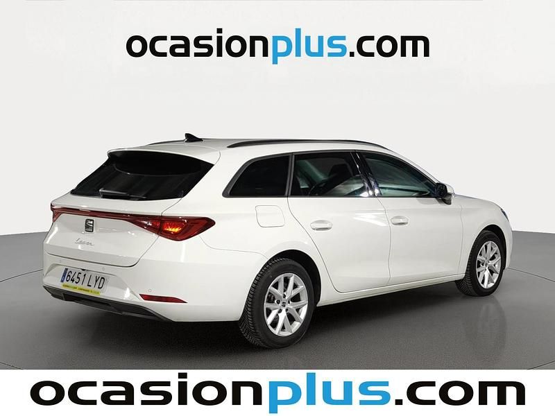 Usado Seat Leon Style 150 CV (110 kW) 2022 Blanco Monovolumen