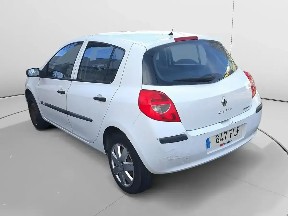 Usado Renault Clio Authentique 75 CV (55 kW) 2007 Blanco