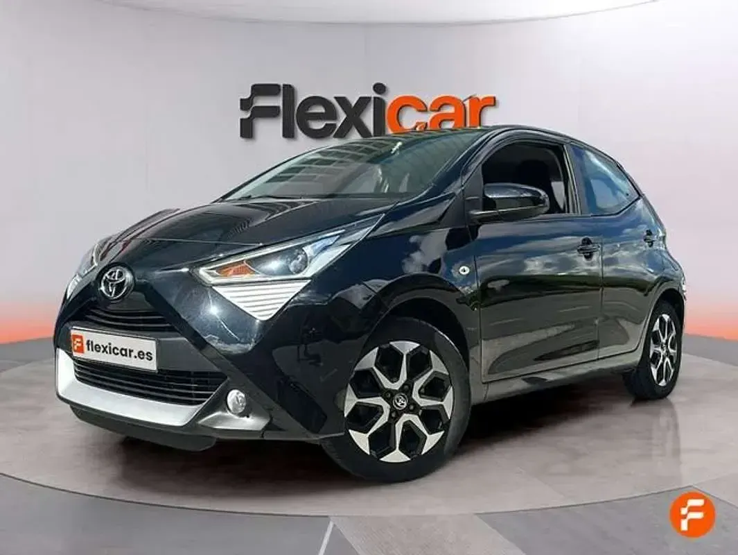 Usado Toyota Aygo X-play 72 CV (52 kW) 2019 Negro Utilitario