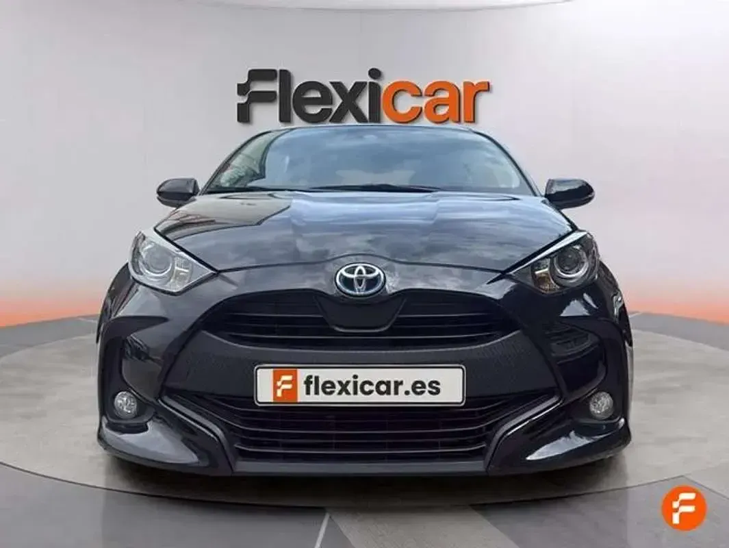 Usado Toyota Yaris Active 116 CV (85 kW) 2022 Negro Utilitario
