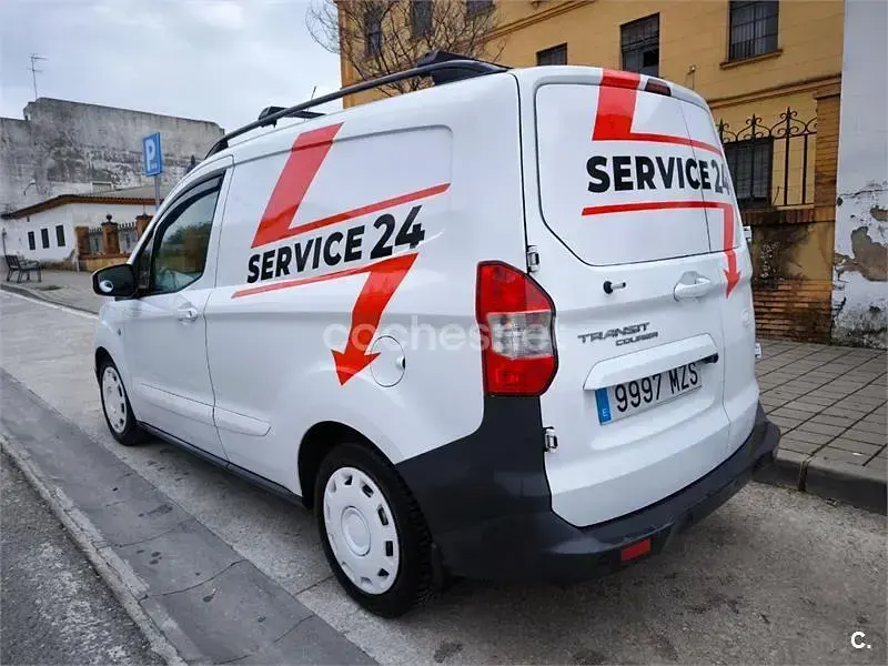 Usado Ford Tourneo Courier Trend 95 CV (69 kW) 2017 Blanco Monovolumen