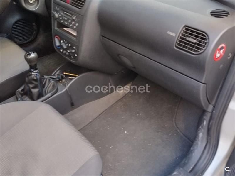 Usado Opel Corsa Edition 80 HP (58 kW) 2004 Cinzento Citadino