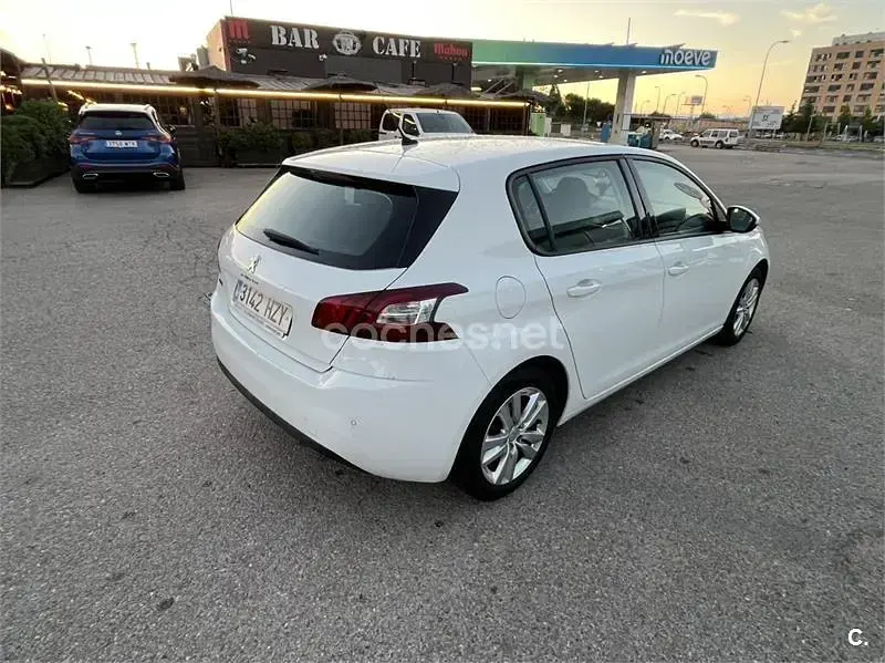 Usado Peugeot 308 Access 82 CV (60 kW) 2014 Blanco Berlina