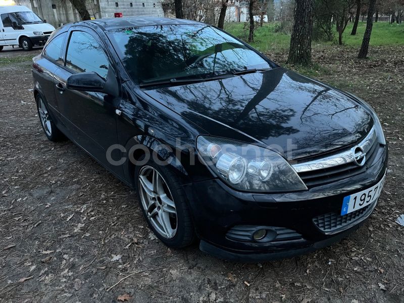 Usado Opel Astra GTC Cosmo 100 CV (73 kW) 2006 Negro Berlina