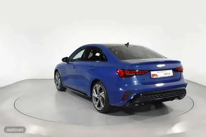 Usado Audi A3 Black Edition 150 CV (110 kW) 2026 Azul Berlina