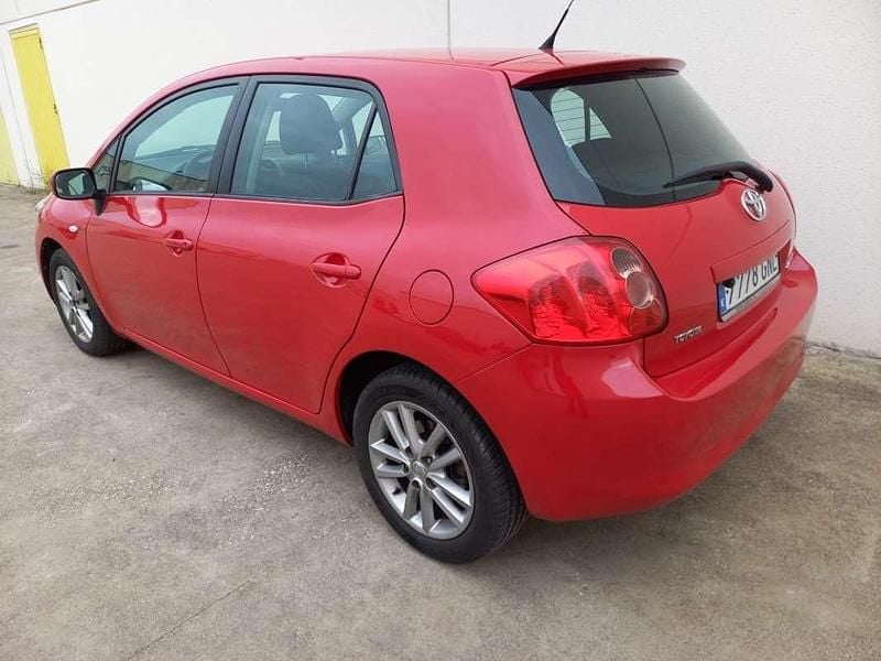 Usado Toyota Auris X-plore 101 CV (74 kW) 2009 Rojo Utilitario