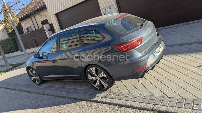 Usado Seat Leon FR 150 CV (110 kW) 2019 Gris / plata Familiar