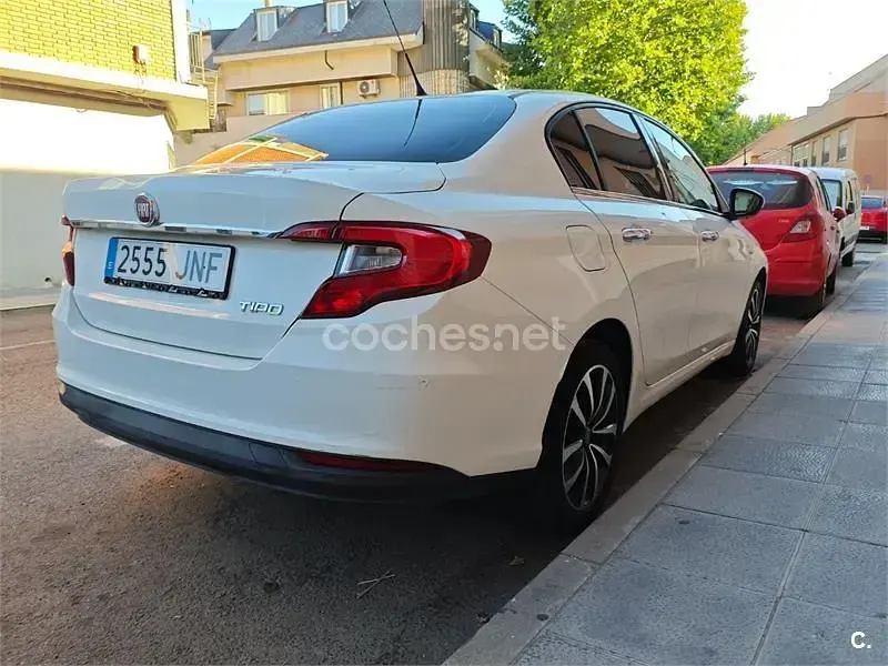 Usado Fiat Tipo Lounge 95 CV (69 kW) 2016 Blanco Berlina