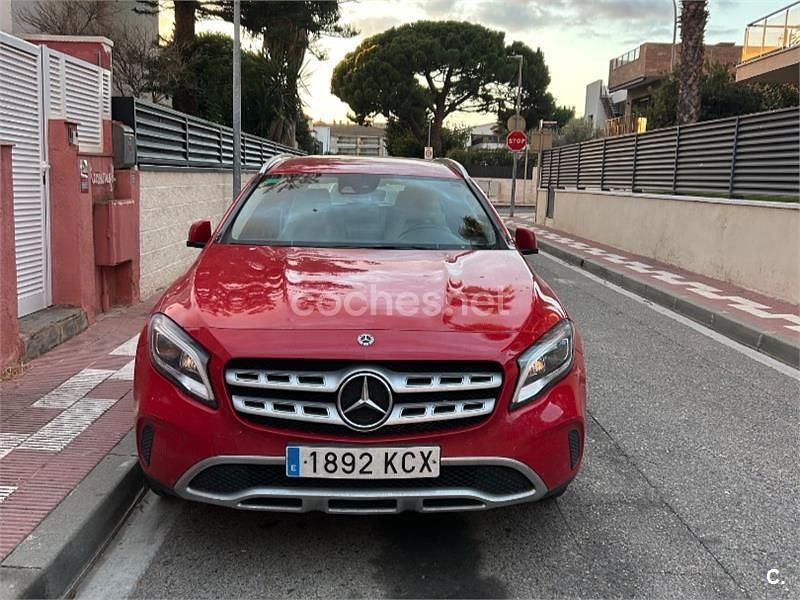 Usado Mercedes GLA200 136 CV (100 kW) 2017 Rojo SUV