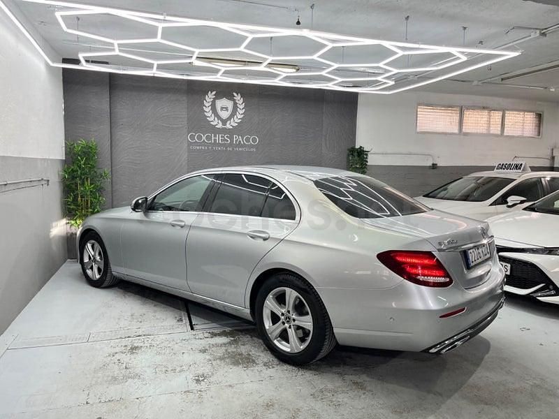 Usado Mercedes E220 194 CV (142 kW) 2017 Gris / plata Berlina