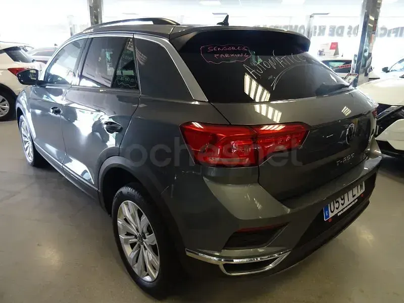 Usado VW T-Roc Advance 150 CV (110 kW) 2022 Gris / plata SUV