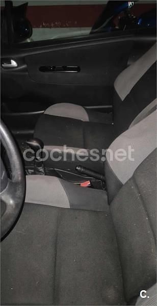 Usado Peugeot 207 70 CV (51 kW) 2008 Negro Berlina