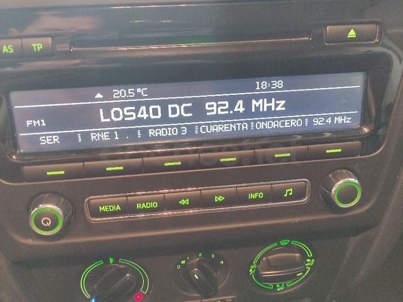 Usado Skoda Rapid Ambition 105 CV (77 kW) 2014 Beige Utilitario