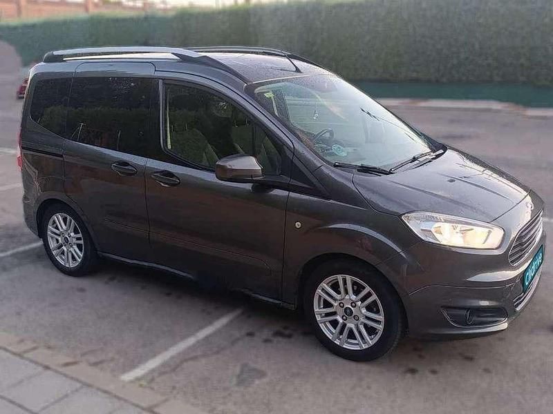 Usado Ford Tourneo Connect Titanium 101 CV (74 kW) 2018 Gris Monovolumen
