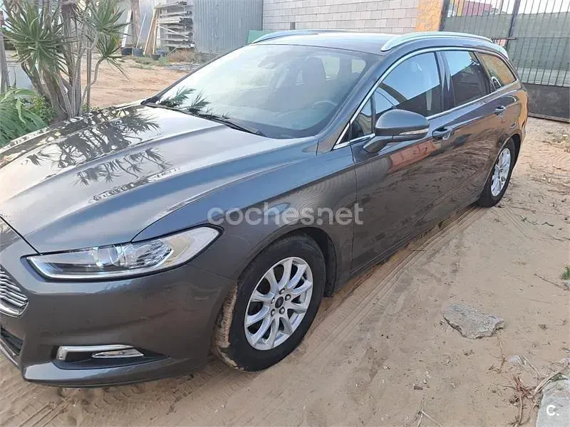 Usado Ford Mondeo Business Edition 120 CV (88 kW) 2018 Gris / plata Familiar