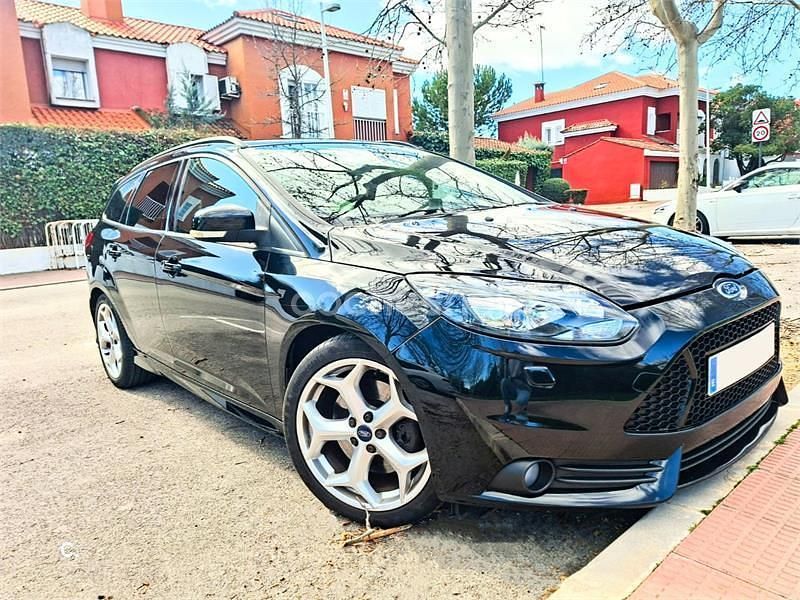 Usado Ford Focus ST 250 CV (183 kW) 2012 Negro Familiar